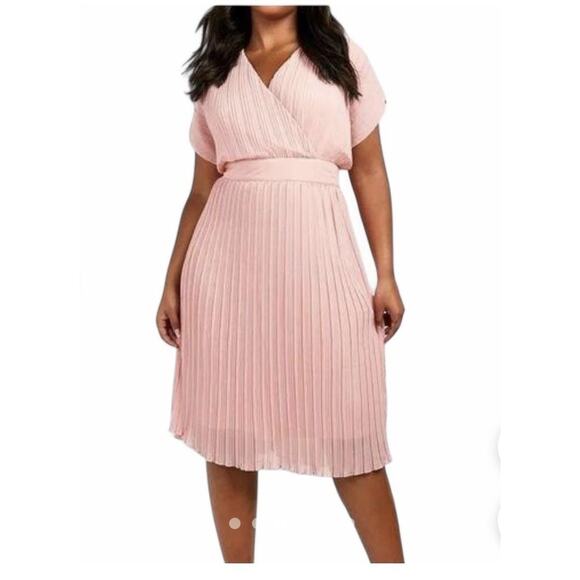 Boohoo Dresses & Skirts - Boohoo Soft Pink Pleated Chiffon Dress Womens 24 Midi Flutter Sleeve Fit Flare
